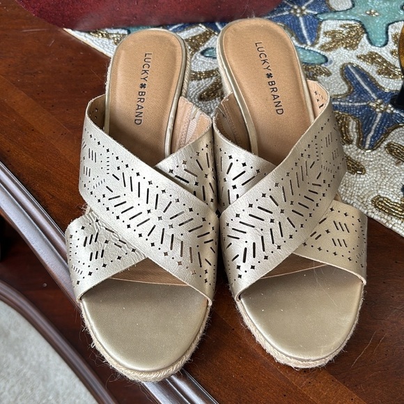 Brand New Lucky Brand Keela Genuine Leather Metallic Gold Tone Laser Cut Sandals - Picture 5 of 16